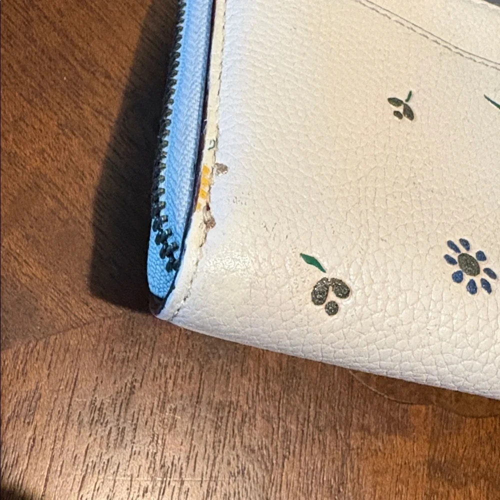 Coach Floral Wallet White/Pink blue green blooms/Silvertone Hw pebble LeatherEUC